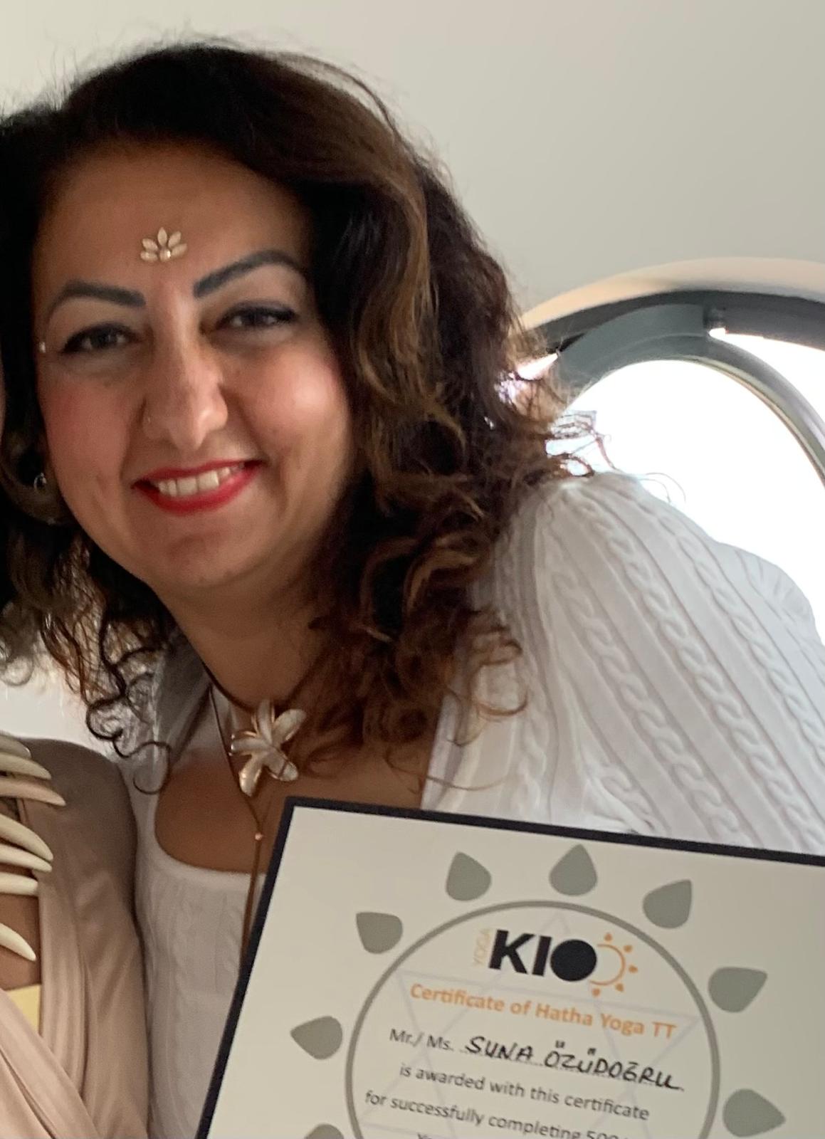 Suna Yoga Lehrerin - Hatha, Yin und Schwangeren-Yoga in Stuttgart und Umgebung